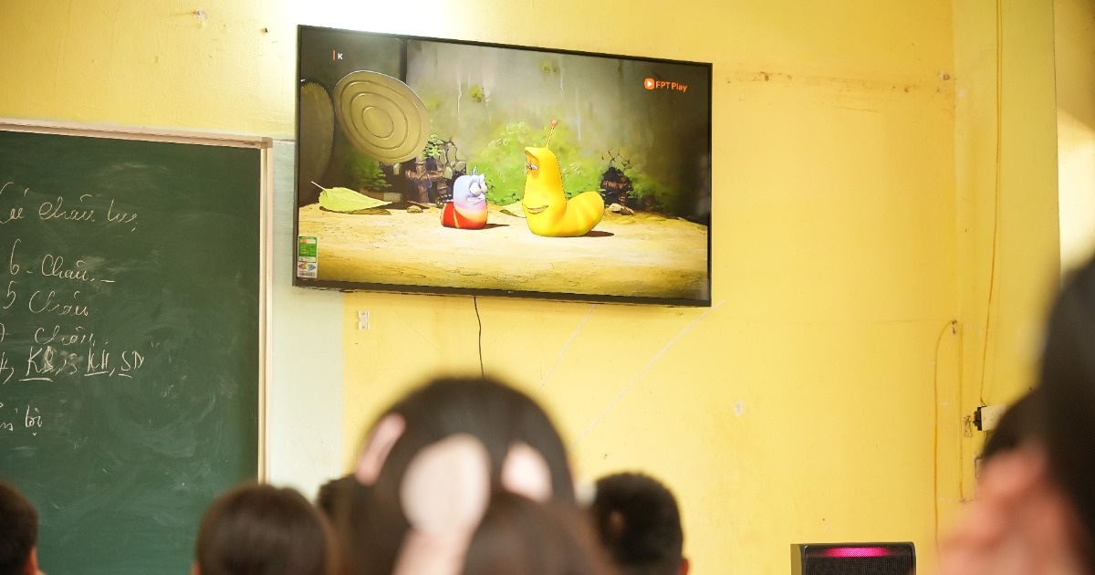 Hành trình FPT kết nối tri thức số đến lớp học vùng xa