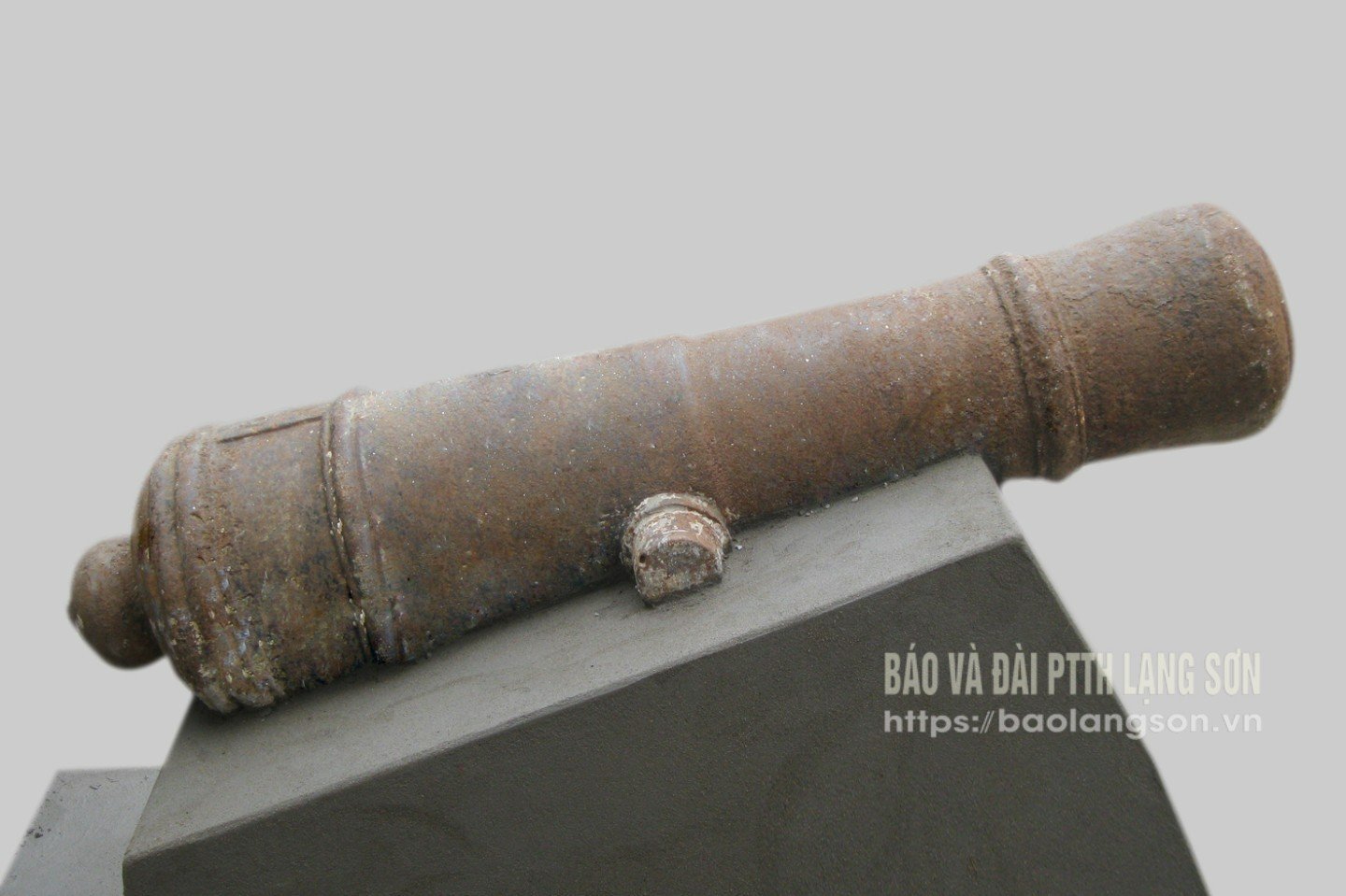 ল্যাং সন প্রাদেশিক জাদুঘরে প্রদর্শিত মিন মাং-এর ১৩তম বছরে (১৮৩২) তৈরি কামান।