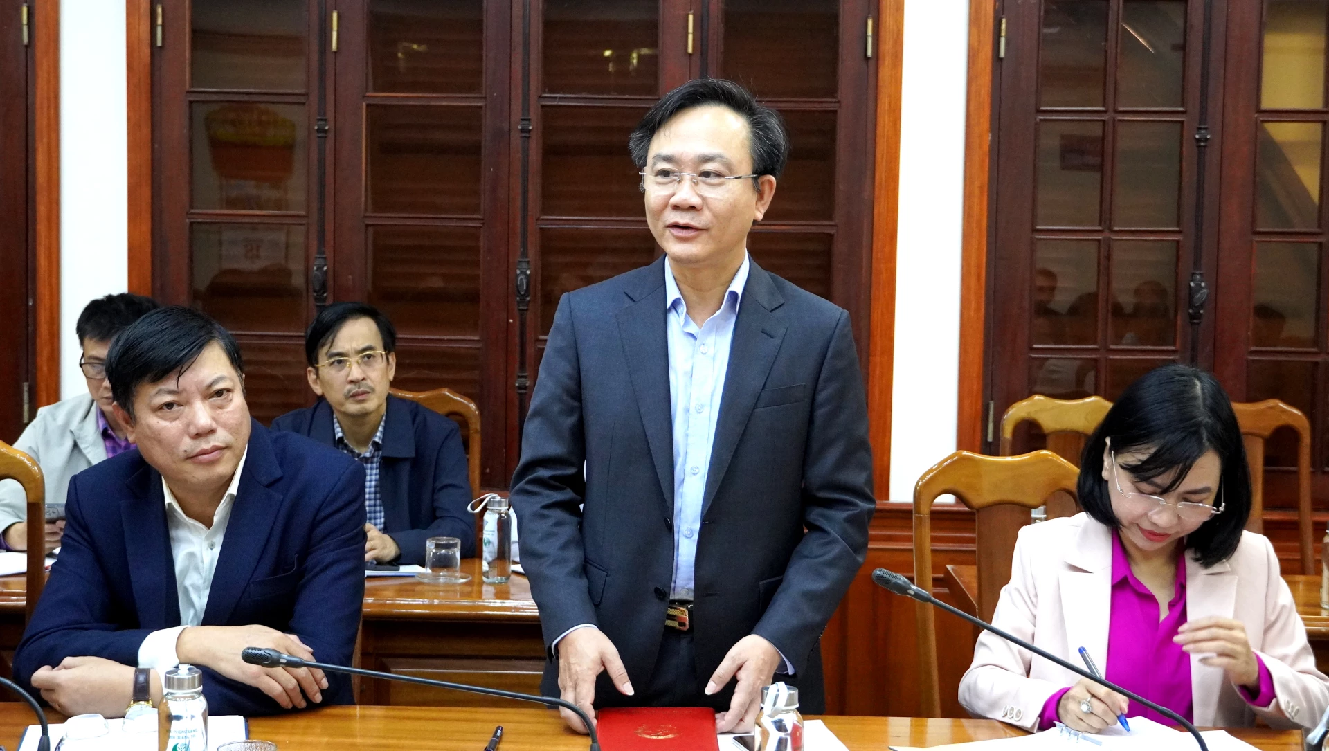 Đồng chí Phó Chủ tịch UBND tỉnh Hoàng Xuân Tân phát biểu tại buổi làm việc. Ảnh: H.Tr