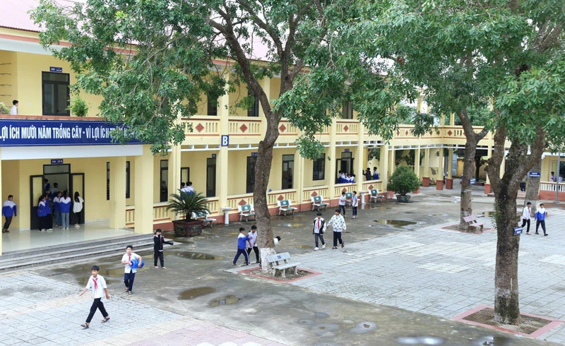 Gjenoppbygging av skoler og klasserom etter ordning av administrative enheter