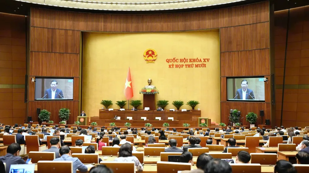 Scene fra nasjonalforsamlingens møte, morgenen 7. november. Foto: QUANG PHUC