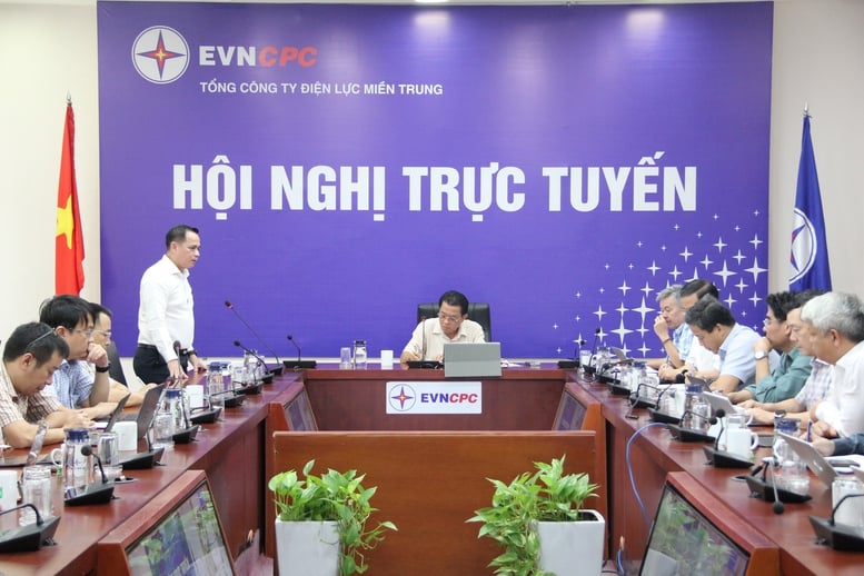 EVNCPC ระดมกำลังกว่า 1,300 นาย เร่งฟื้นฟูไฟฟ้าหลังพายุลูกที่ 13 - ภาพที่ 1 EVNCPC huy động hơn 1.300 nhân lực khẩn trương khôi phục cấp điện sau bão số 13- Ảnh 1.