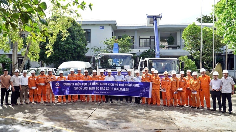 EVNCPC ระดมกำลังกว่า 1,300 นาย เร่งฟื้นฟูไฟฟ้าหลังพายุลูกที่ 13 - ภาพที่ 2 EVNCPC huy động hơn 1.300 nhân lực khẩn trương khôi phục cấp điện sau bão số 13- Ảnh 2.