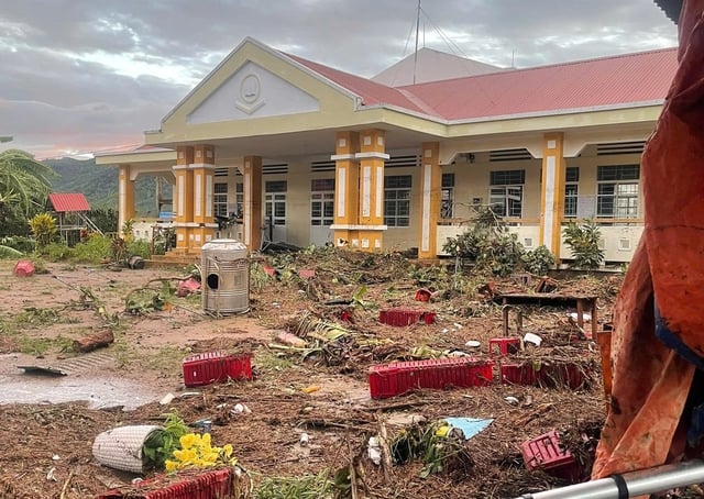 Đắk Lắk: Khẩn trương khắc phục thiệt hại trường học sau bão Kalmaegi - Ảnh 1.