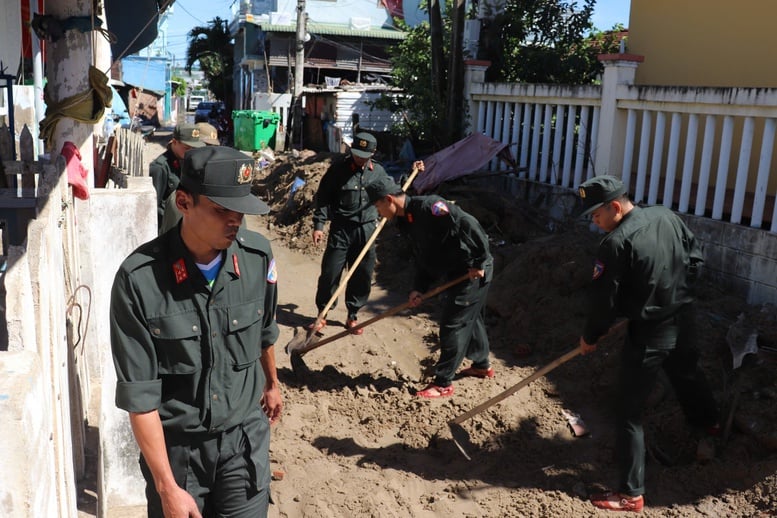 Чотири допоміжні командні пункти були активовані в ключових районах Куангнгай - Фото 4. Bốn sở chỉ huy bổ trợ được kích hoạt tại các địa bàn xung yếu ở Quảng Ngãi- Ảnh 4.