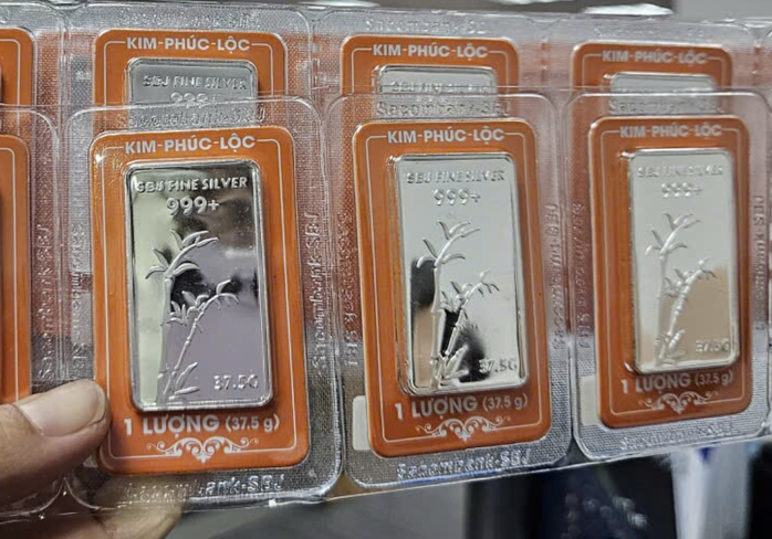 Zilverprijs vandaag 7 - 11: Gemengde schommelingen op de binnenlandse en internationale markten - Foto 2. Giá bạc hôm nay 7 - 11: Biến động trái chiều trên thị trường nội địa và quốc tế - Ảnh 2.