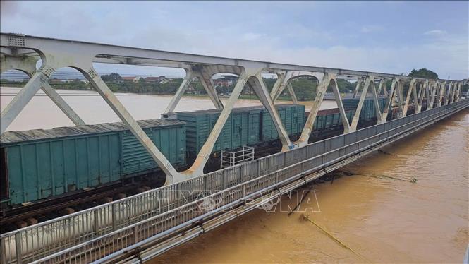 Mưa lũ cuốn trôi nền đường sắt Bắc - Nam đoạn qua Đắk Lắk, Gia Lai