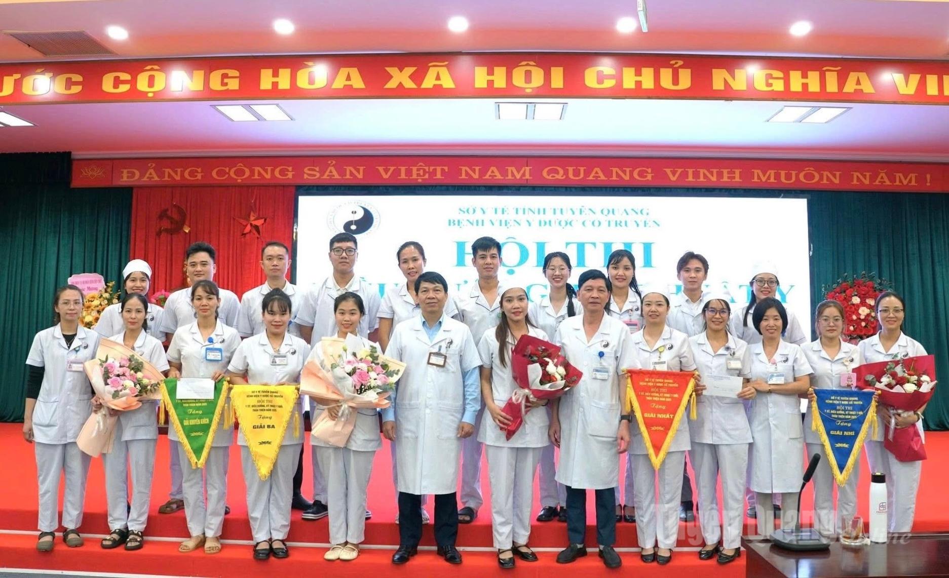 Organisationskommittén delade ut priser till deltagande lag.