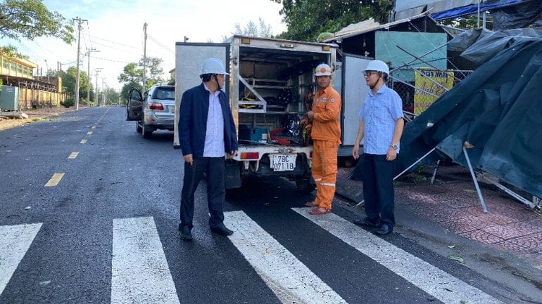 Unitățile au desfășurat utilaje și echipamente pentru a remedia pene de curent. img-0575-1889.jpg