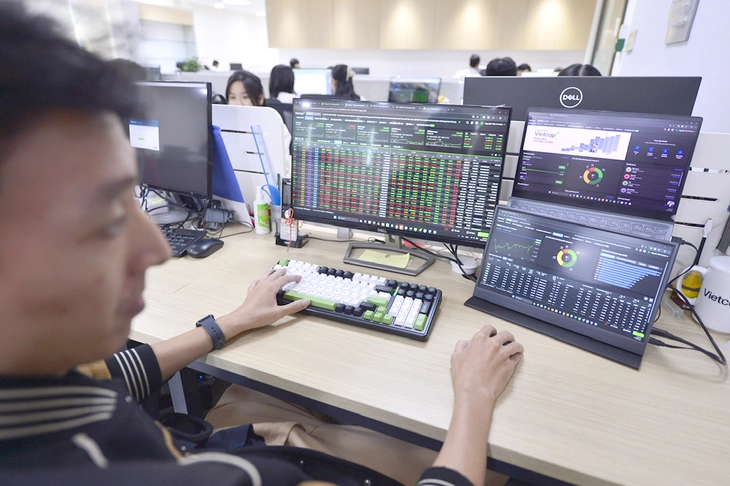 Is het moeilijk om de voorraden op 100% van het BBP te brengen? - Foto 1. Chứng khoán khó 'về đích' 100% GDP? - Ảnh 1.