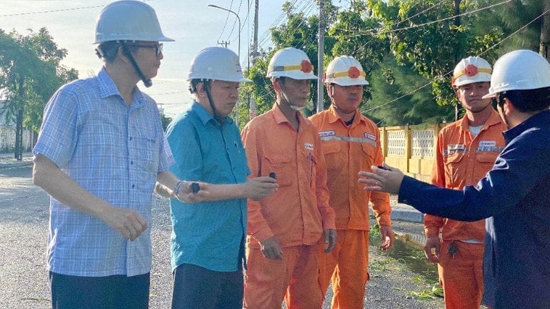 Liderii Companiei de Electricitate din provincia Dak Lak implementează planuri pentru a depăși pene de curent. img-0574-6314.jpg