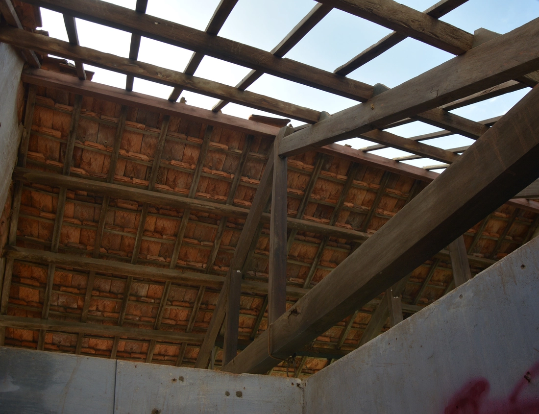 칼매기 폭풍에서 돌아오던 어촌 주민들은 집이 어디에도 없어진 것을 보고 큰 충격을 받았습니다. - 사진 7.