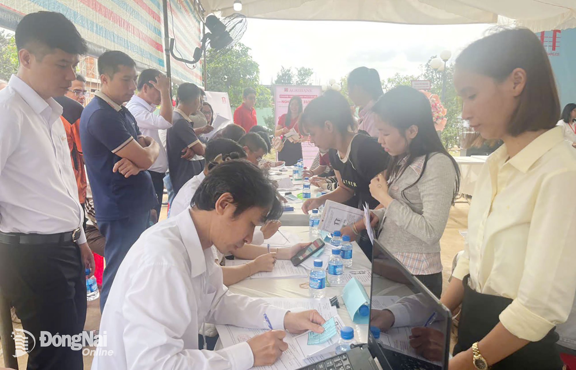 Um cliente ganhou o direito de comprar uma habitação social no Projeto Habitacional Social do Bairro Bao Vinh. Foto: Colaborador