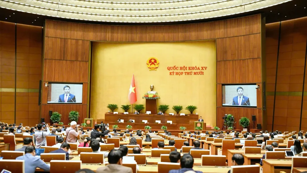 Ședința Adunării Naționale, dimineața zilei de 6 noiembrie. Fotografie: QUANG PHUC