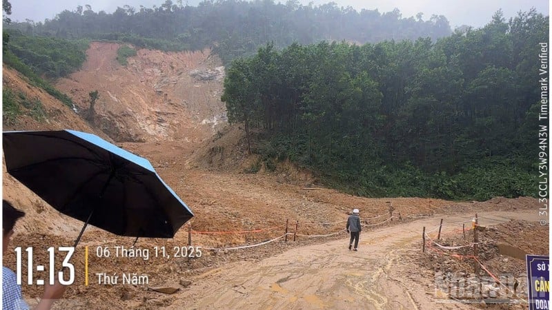 Det ordinarie underhållsteamet fortsätter att åtgärda de ofärdiga konsekvenserna av storm nr 12 och fortsätter att åtgärda konsekvenserna av storm nr 13 på den östra grenen av Truong Son-vägen.