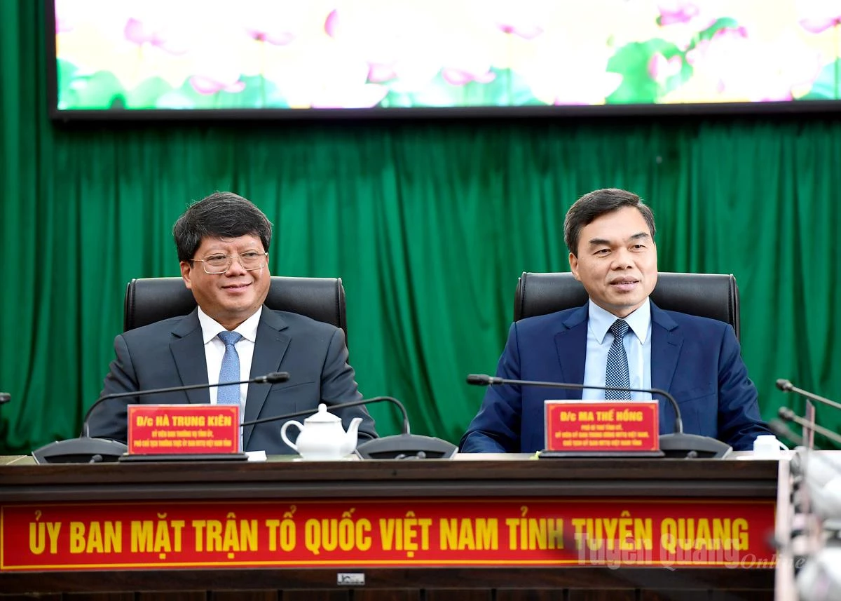 A reunião foi presidida pelos líderes do Comitê da Frente da Pátria Vietnamita da província de Tuyen Quang.