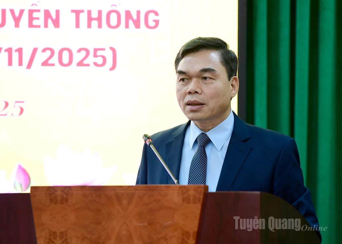 O camarada Ma The Hong, vice-secretário do Comitê Provincial do Partido e presidente do Comitê Provincial da Frente da Pátria, discursou na reunião.