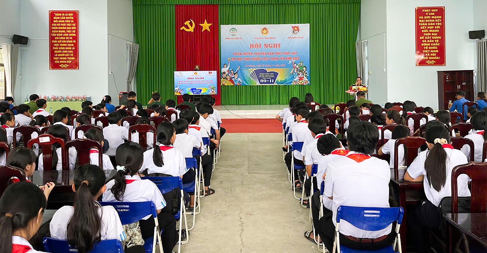 Tuyên truyền pháp luật cho gần 400 học sinh Trường THCS Thuận Yên