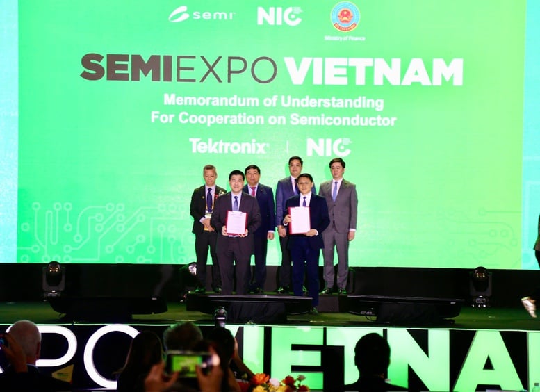 SEMIExpo Vietnam 2025: Symbol på Vietnams samarbeidsånd, kreativitet og ambisjoner om å stige – Bilde 4. SEMIExpo Việt Nam 2025: Biểu tượng cho tinh thần hợp tác, sáng tạo và khát vọng vươn lên của Việt Nam- Ảnh 4.