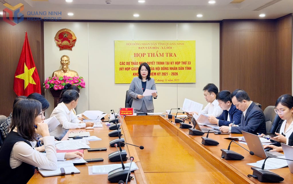 Quang cảnh cuộc họp.