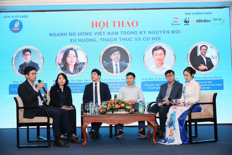 Çalıştayda tartışma oturumunda uzmanlar