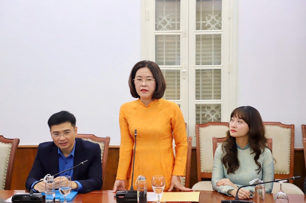 Kementerian Kebudayaan, Olahraga, dan Pariwisata mengumumkan dan memberikan keputusan tentang pekerjaan personel - foto 4