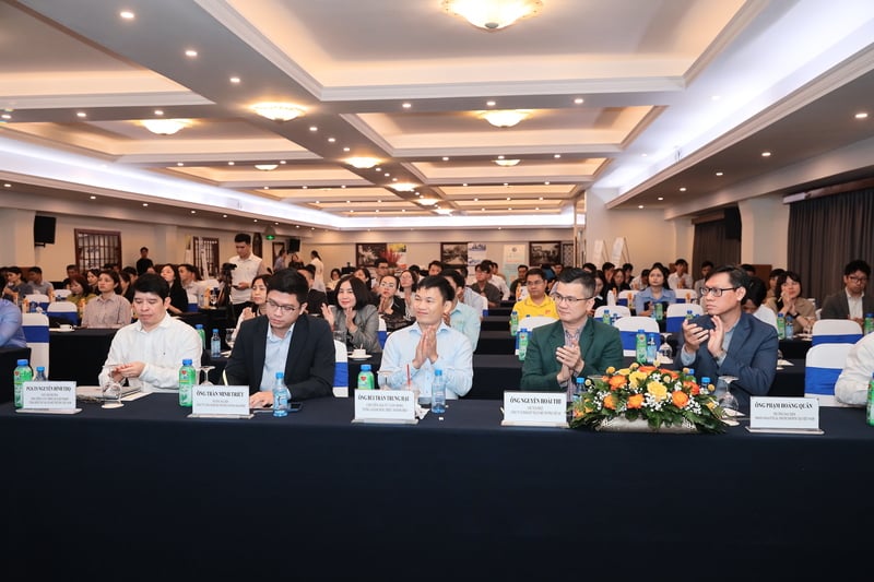 कार्यशाला में भाग लेते प्रतिनिधि।