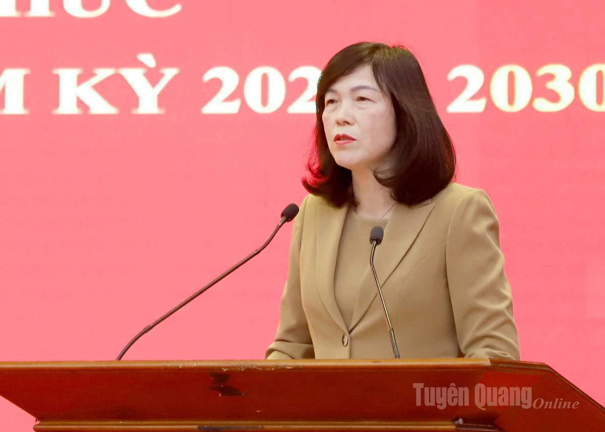 La vicepresidenta del Consejo Popular Provincial, Pham Thi Minh Xuan, intervino en la conferencia.