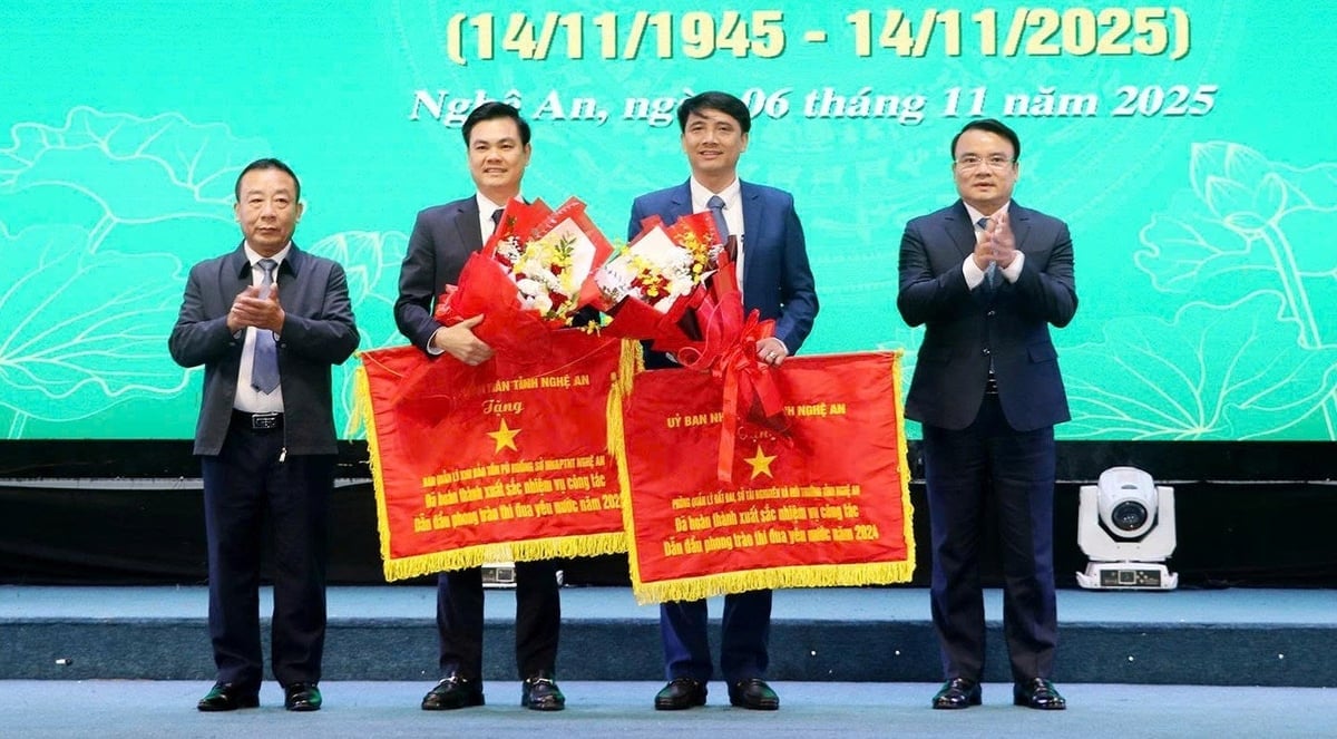 Ramai individu dan kumpulan sektor Pertanian dan Alam Sekitar Nghe An diberi penghormatan kali ini. Foto: Viet Khanh. Nhiều cá nhân, tập thể của ngành Nông nghiệp và Môi trường Nghệ An được vinh danh đợt này. Ảnh: Việt Khánh.