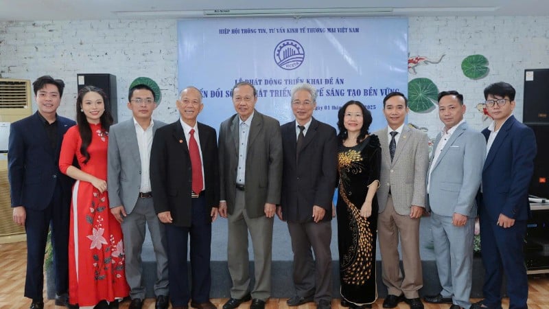 Föreningens projektgenomförandeteam tog ett minnesfoto vid lanseringsceremonin.