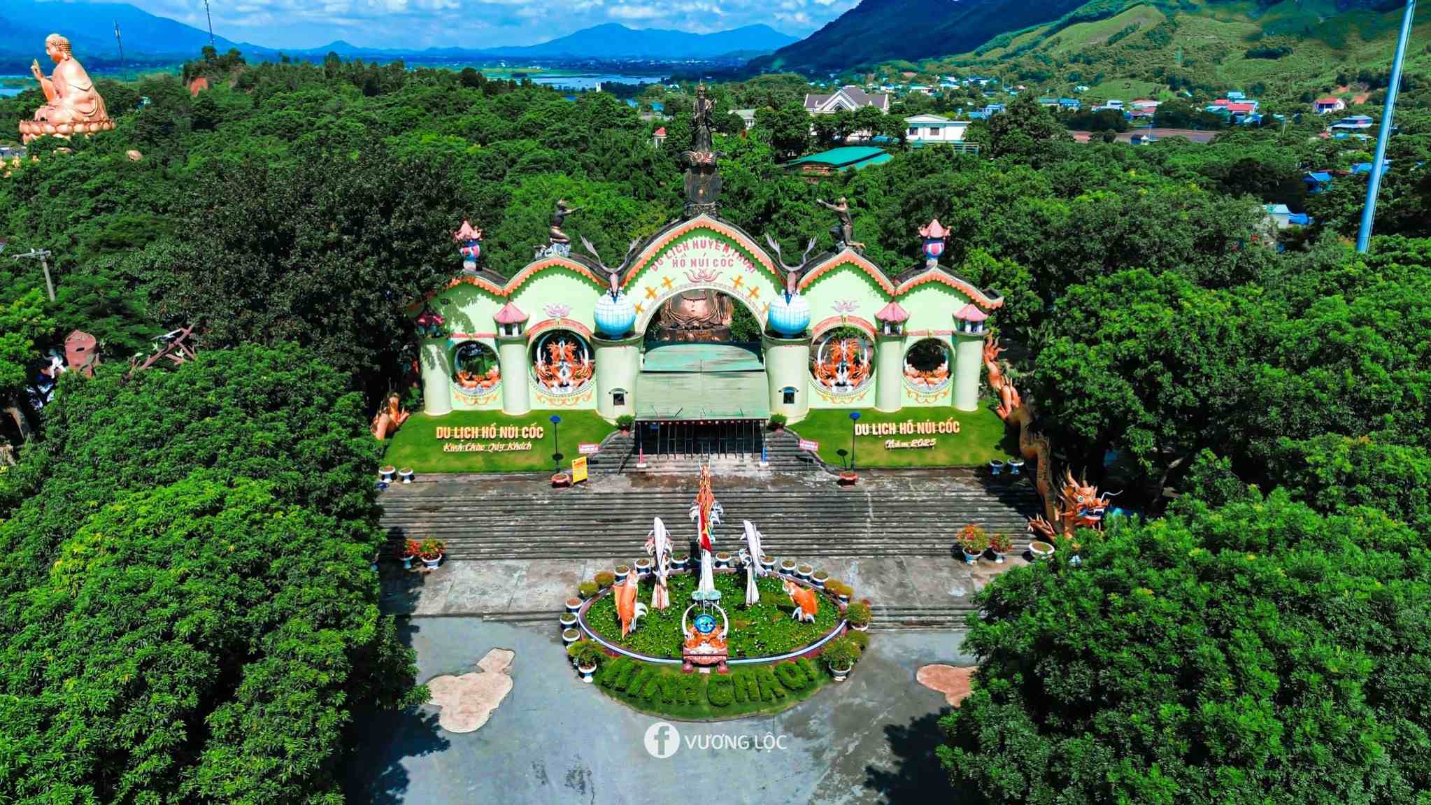 ກ່ຽວກັບໄທ ຫງວຽນໄປຢ້ຽມຢາມທະເລ Nui Coc