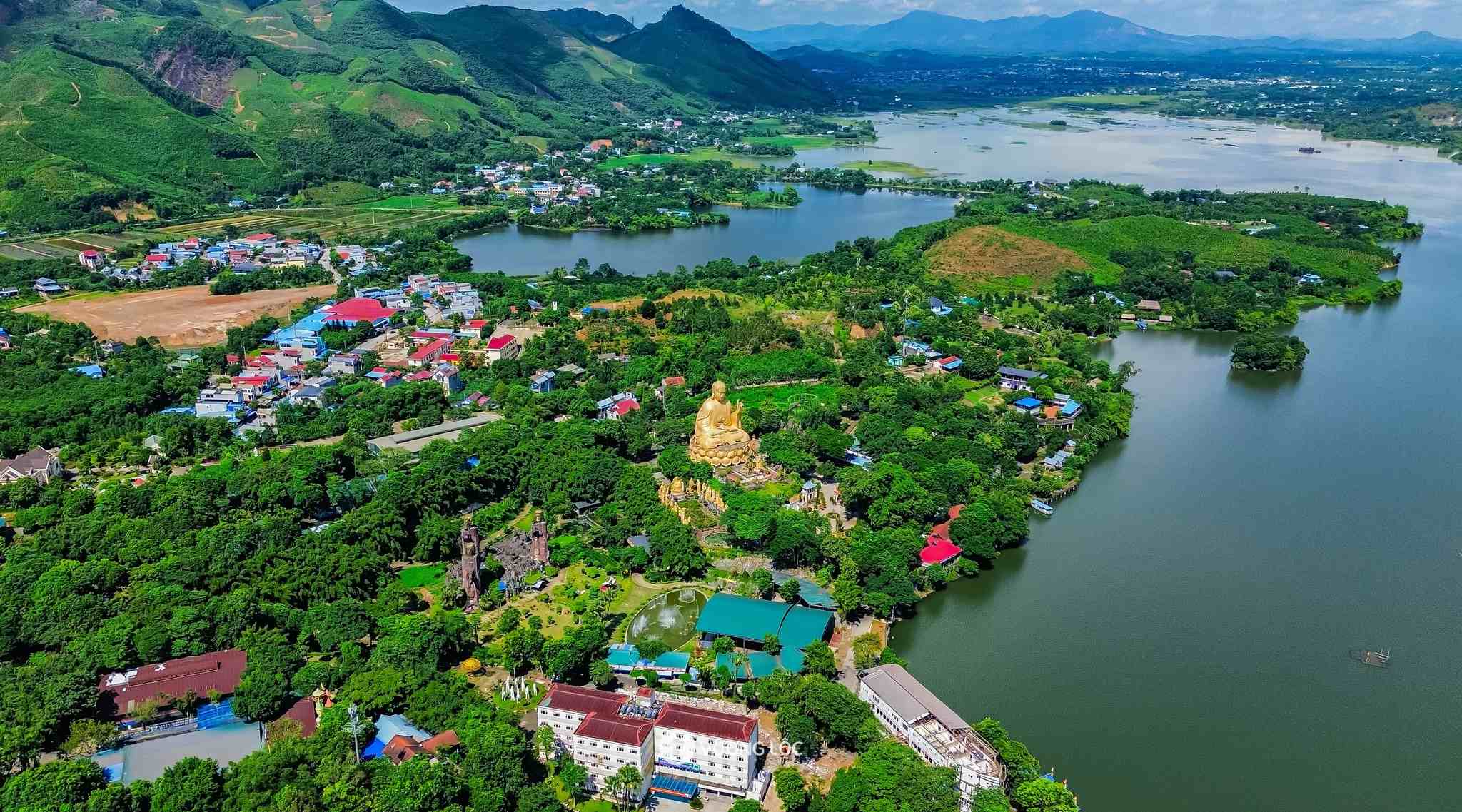 ກ່ຽວກັບໄທ ຫງວຽນໄປຢ້ຽມຢາມທະເລ Nui Coc