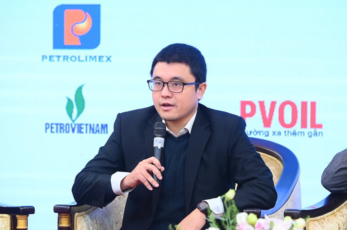 環境品質管理局(環境部)のチュオン・マイン・トゥアン副局長は、農業環境省がバイクとスクーターへの排出基準適用に関するロードマップの策定について政府に助言する任務を負っていると述べた。写真:ディン・トゥン Ông Trương Mạnh Tuấn, Phó Trưởng phòng Quản lý chất lượng môi trường (Cục Môi trường) cho biết Bộ Nông nghiệp và Môi trường đang được giao nhiệm vụ tham mưu Chính phủ ban hành Lộ trình áp dụng quy chuẩn khí thải đối với xe mô tô, xe gắn máy. Ảnh: Đinh Tùng.