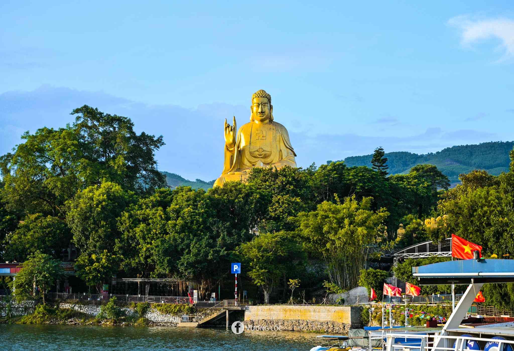 ກ່ຽວກັບໄທ ຫງວຽນໄປຢ້ຽມຢາມທະເລ Nui Coc