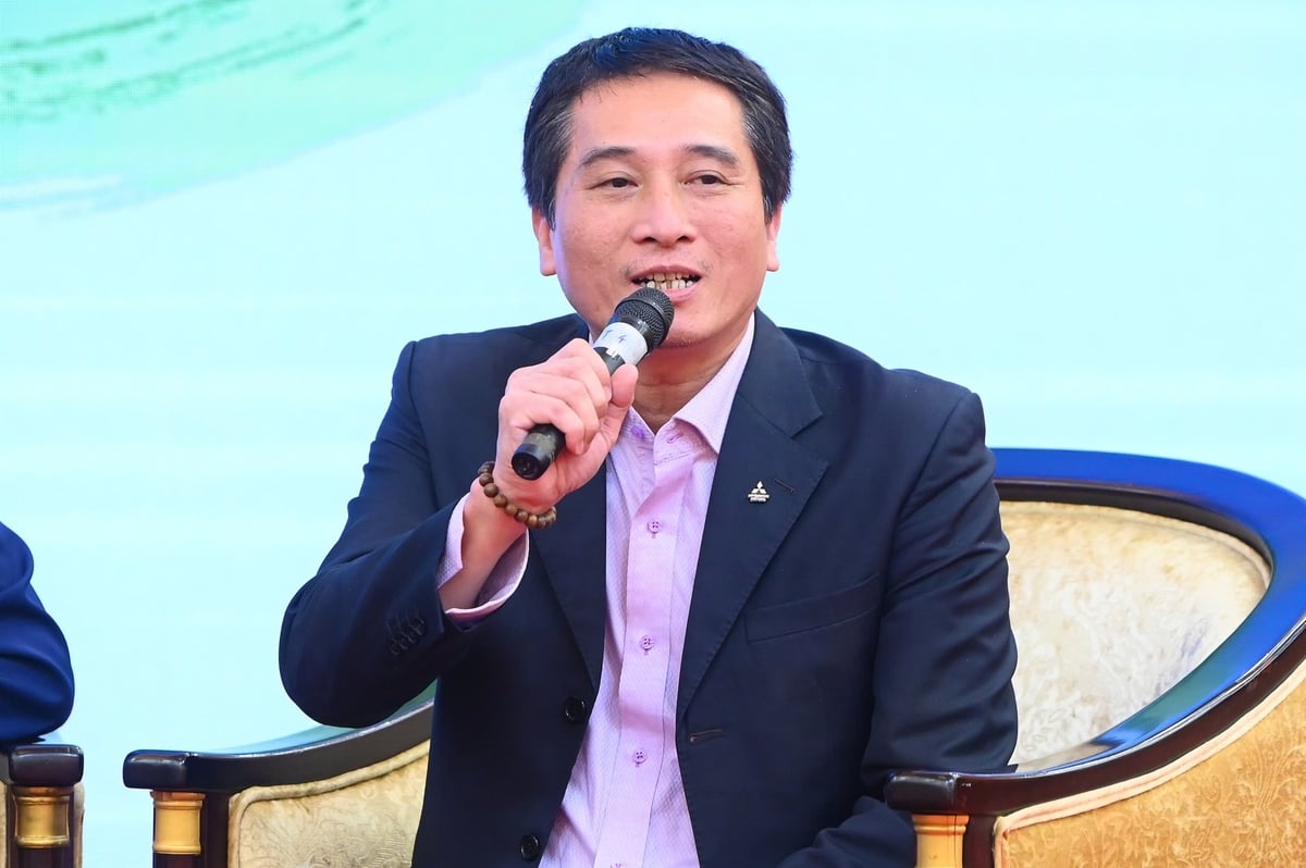 ベトナム自動車工業会(VAMA)代表のダオ・コン・クエット氏は、レベル5基準は車両の安全性向上、燃料節約、寿命延長に貢献するだけでなく、環境への悪影響を大幅に軽減すると述べた。写真:ディン・トゥン Ông Đào Công Quyết, đại diện Hiệp hội Các nhà sản xuất ô tô Việt Nam (VAMA), cho biết tiêu chuẩn mức 5 không chỉ giúp phương tiện an toàn, tiết kiệm nhiên liệu và tăng tuổi thọ, mà còn giảm đáng kể tác động tiêu cực đến môi trường. Ảnh: Đinh Tùng.