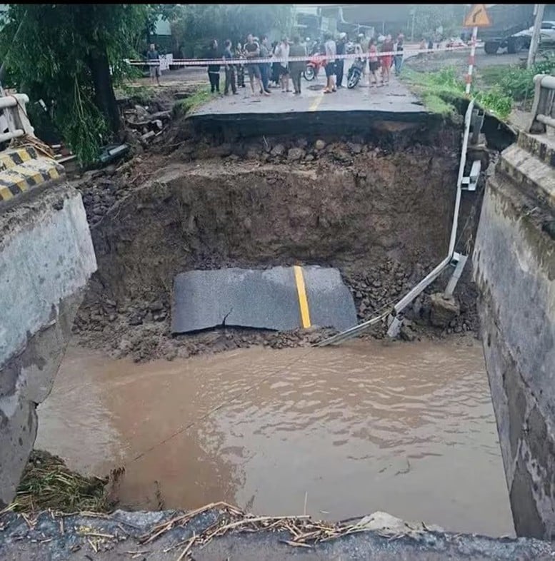 Đường sắt tê liệt, nhiều tuyến quốc lộ qua miền Trung-Tây Nguyên ngập nước- Ảnh 3.