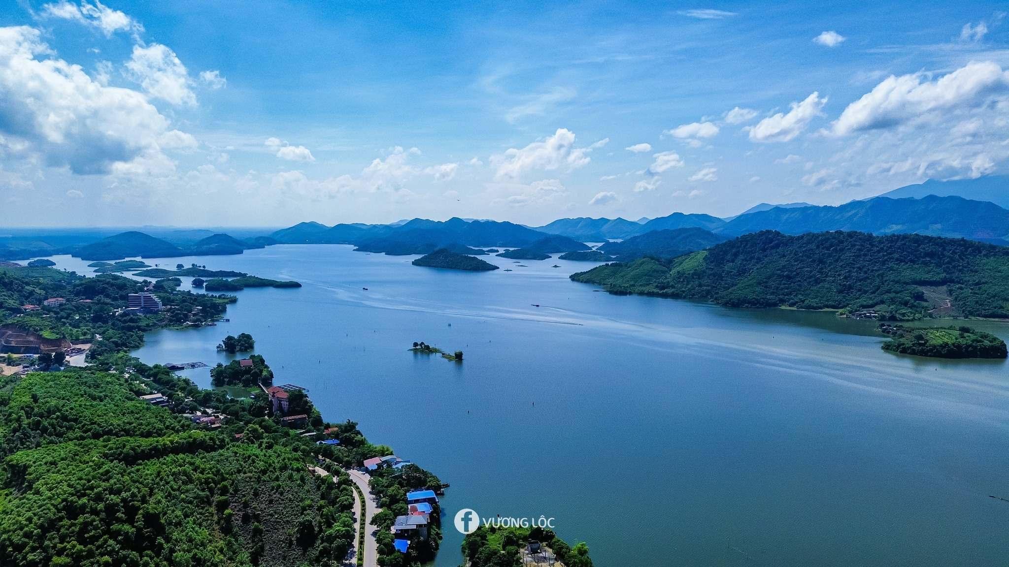 ກ່ຽວກັບໄທ ຫງວຽນໄປຢ້ຽມຢາມທະເລ Nui Coc