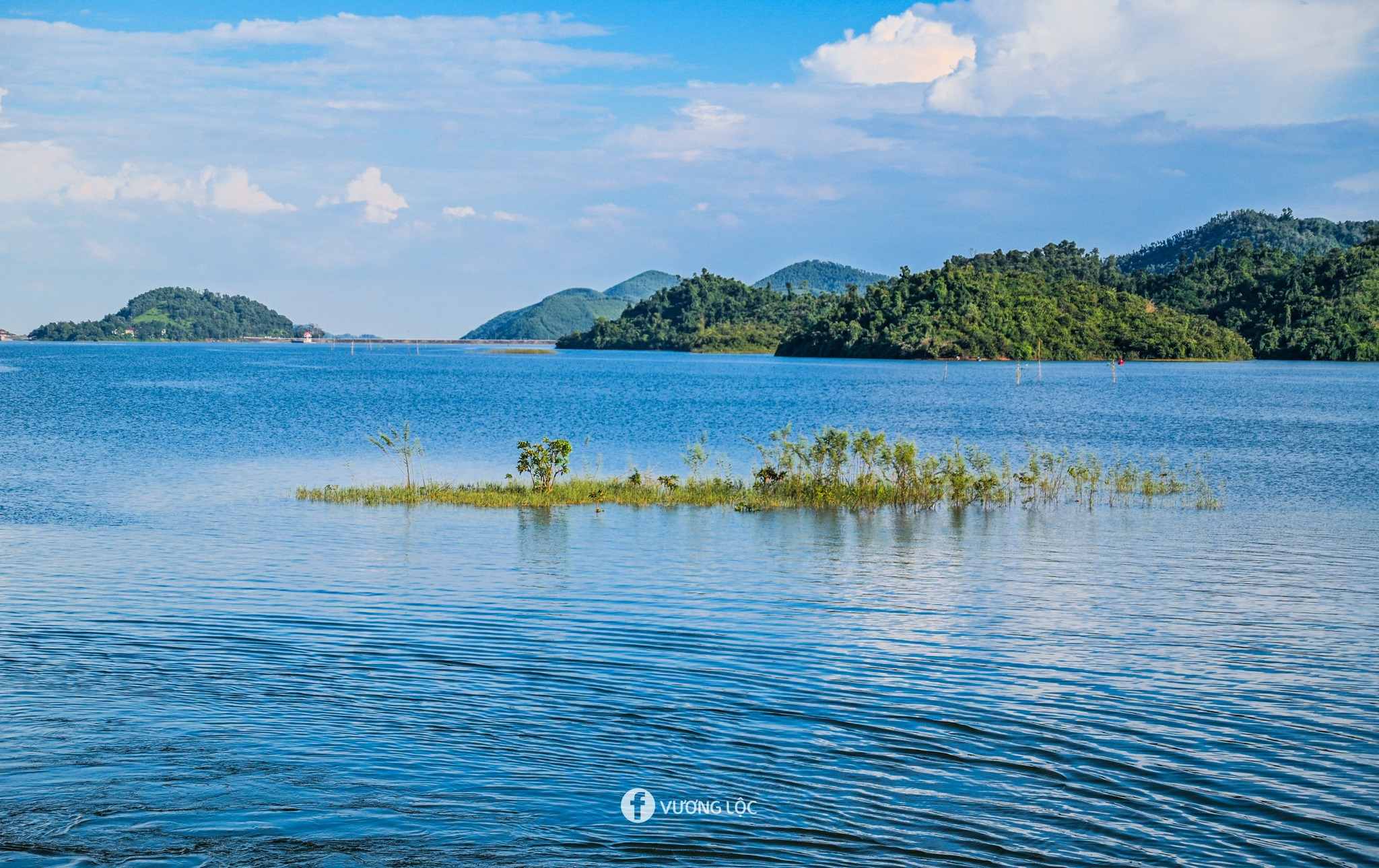 ກ່ຽວກັບໄທ ຫງວຽນໄປຢ້ຽມຢາມທະເລ Nui Coc