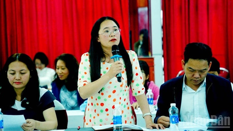 Delegasi berbicara di konferensi. ndo_br_4.jpg