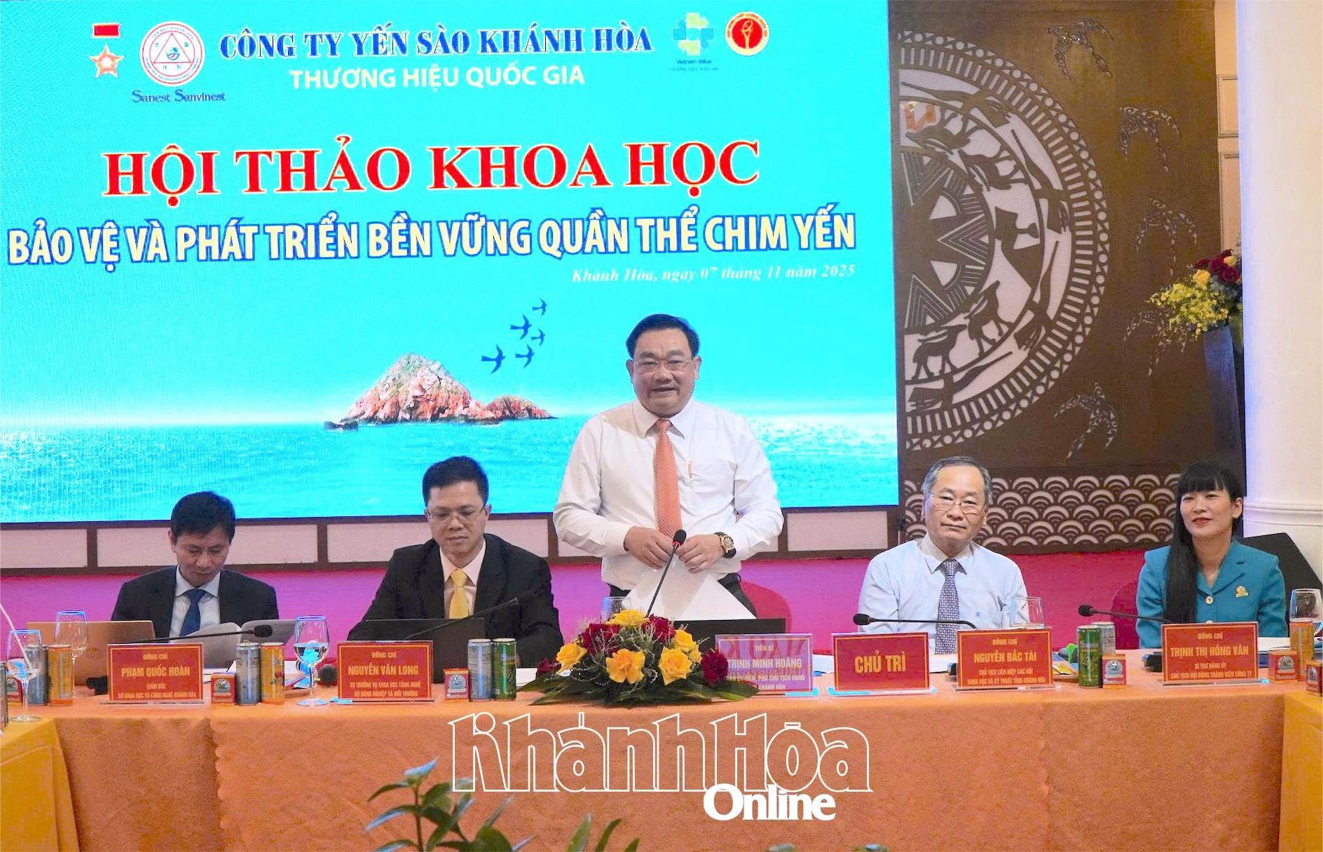 Phó Chủ tịch UBND tỉnh Trịnh Minh Hoàng điều hành hội thảo.
