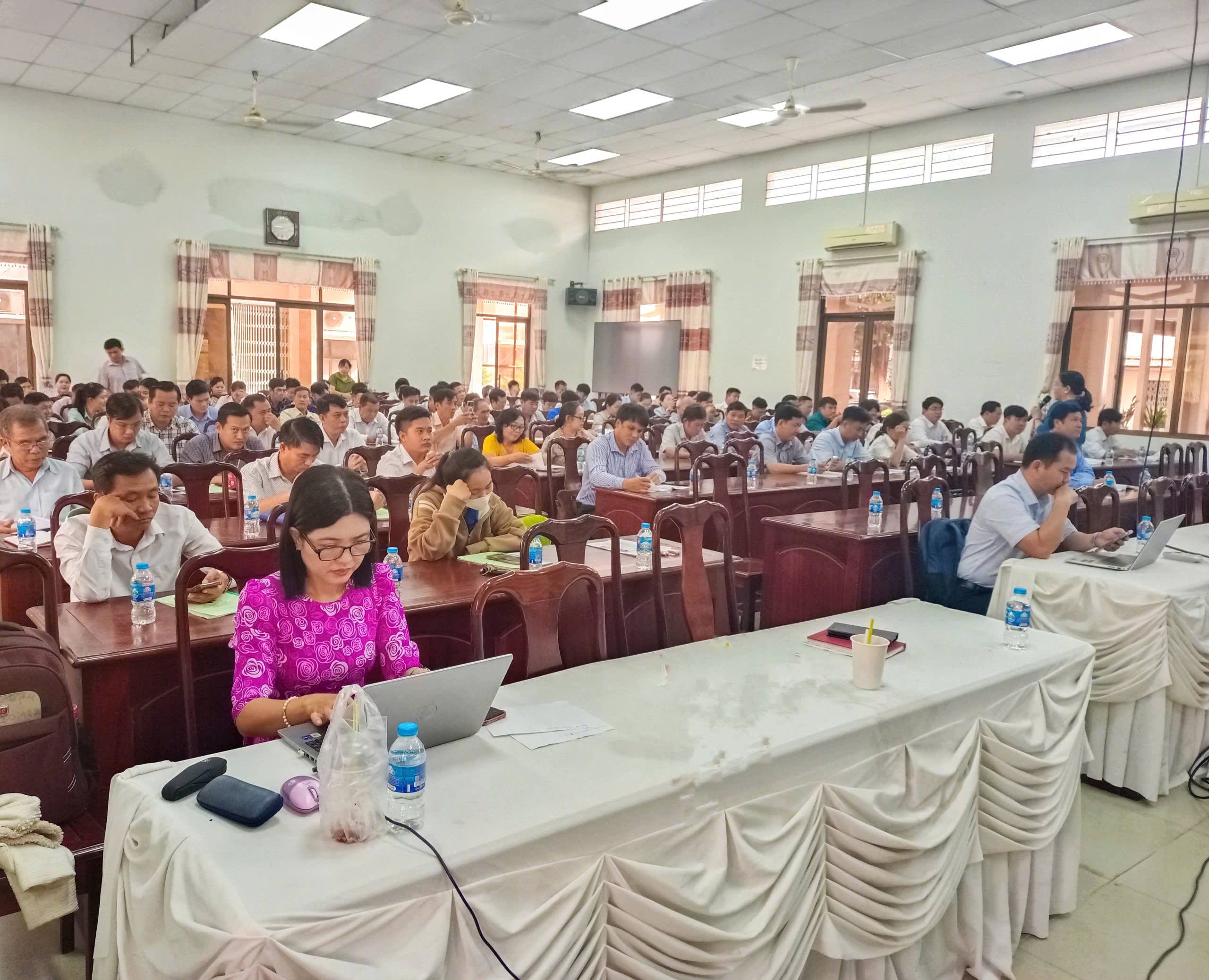 អង់គ្លេស៖ ព័ត៌មាន