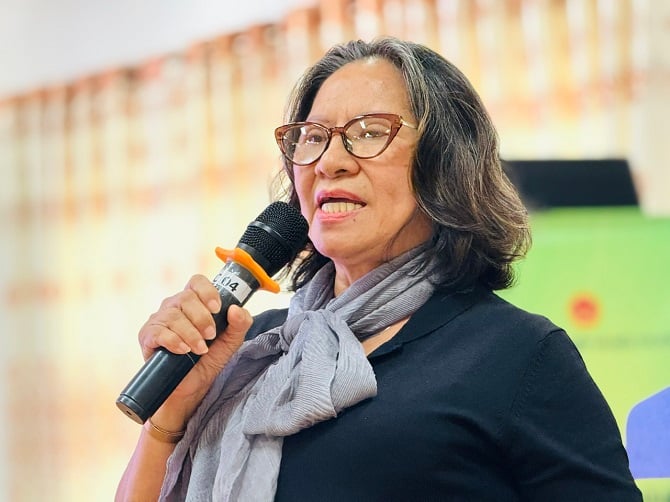 លោកស្រី Nguyen Thi Kim Thanh ប្រធានសមាគមដូងវៀតណាម Nguyễn Thị Kim Thanh - Chủ tịch Hiệp hội Dừa Việt Nam