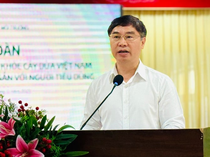 អនុប្រធាននាយកដ្ឋានផលិតកម្មដំណាំ និងការពាររុក្ខជាតិ (ក្រសួងកសិកម្ម និងបរិស្ថាន) លោក Nguyen Quy Duong Phó Cục trưởng Cục Trồng trọt và Bảo vệ thực vật (Bộ Nông nghiệp và Môi trường) Nguyễn Quý Dương