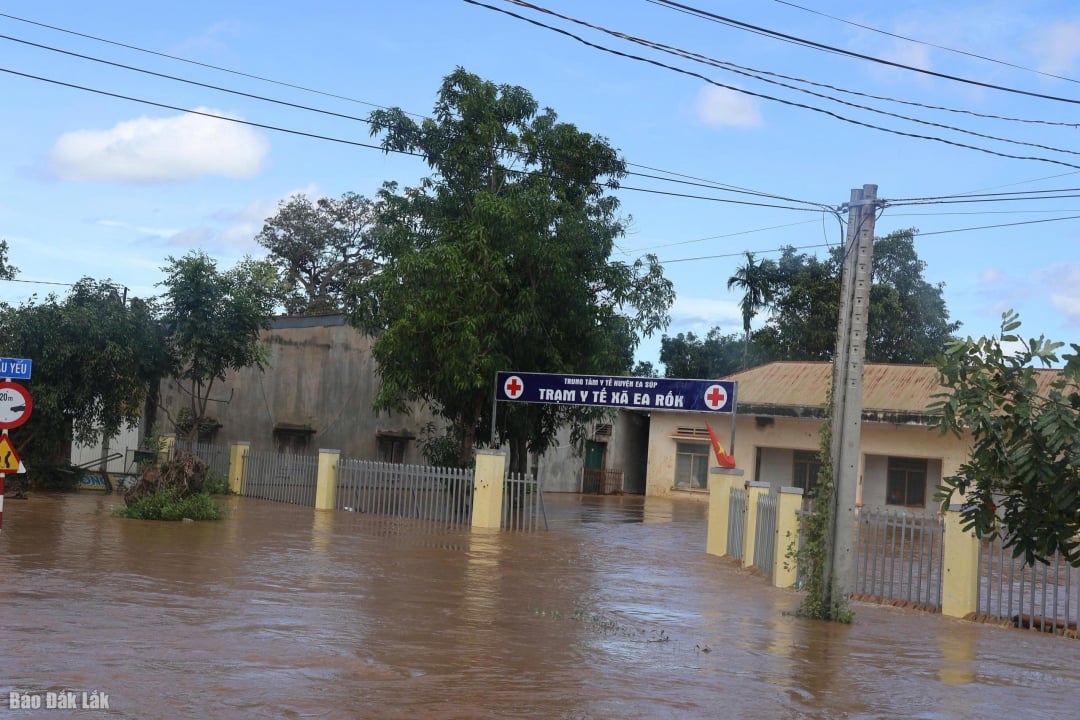ស្ថានីយសុខភាពឃុំត្រូវលិចក្នុងទឹកជំនន់។