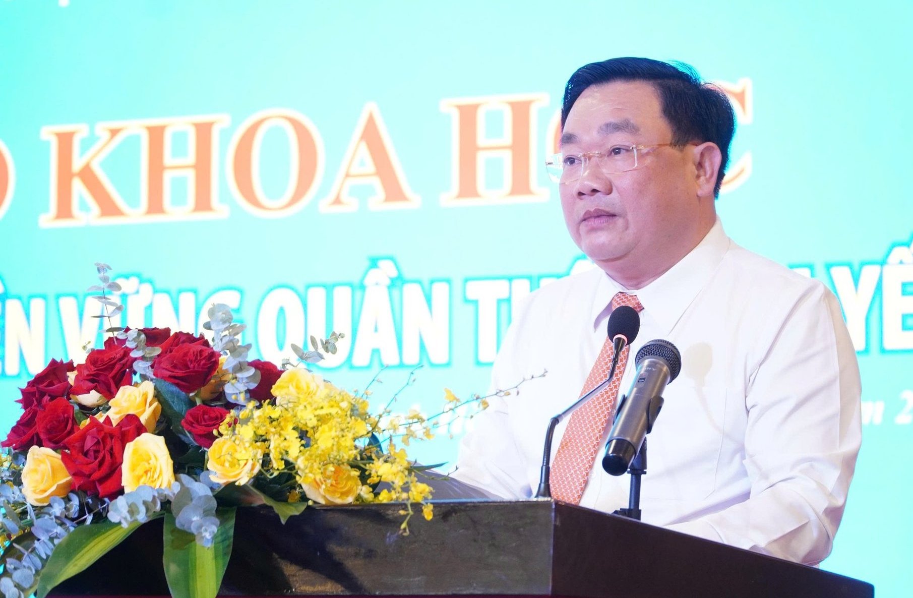 מר טרין מין הואנג, סגן יו Ông Trịnh Minh Hoàng, Phó Chủ tịch UBND tỉnh Khánh Hòa cho biết, Khánh Hòa được mệnh danh là 'thủ phủ yến sào' . Ảnh: KS.