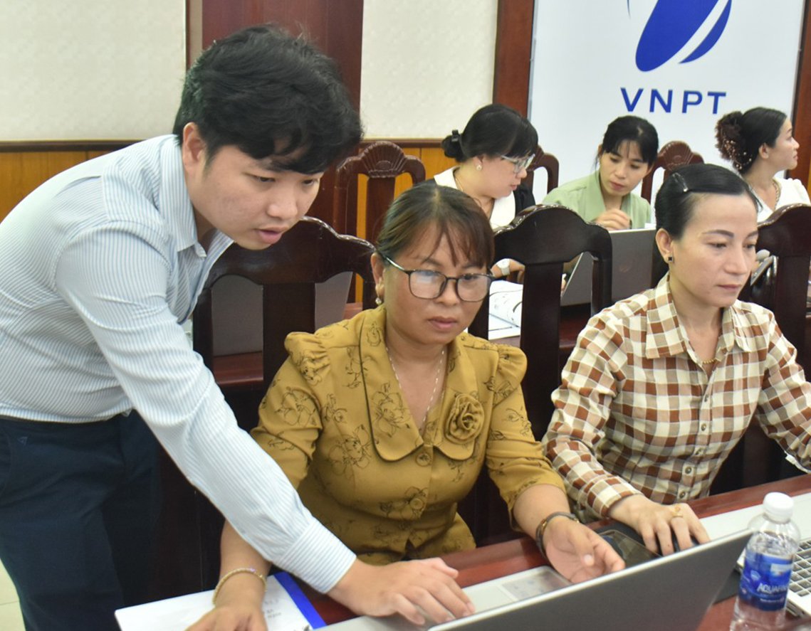 វគ្គបណ្តុះបណ្តាលស្តីពីការអនុវត្តបច្ចេកវិទ្យាព័ត៌មាន និងការផ្លាស់ប្តូរឌីជីថលសម្រាប់កម្មាភិបាលស្ត្រី