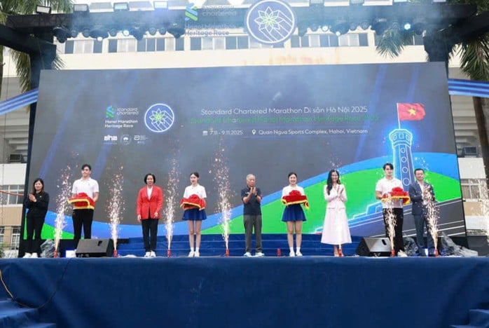 Gần 2.500 VĐV quốc tế tham dự Giải Standard Chartered Marathon Di sản Hà Nội 2025 - Ảnh 1.