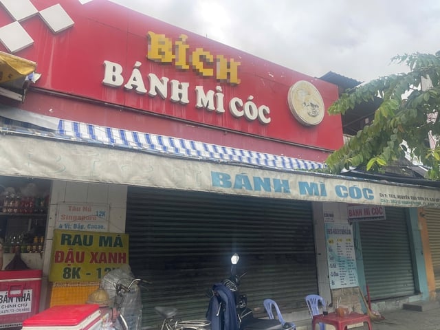  40 người nhập viện nghi ngộ độc sau khi ăn bánh mì ở TPHCM- Ảnh 1.