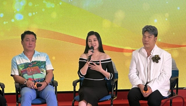 Que Tran erinnert sich an die Verleihung des Mai Vang-Preises zusammen mit dem Volkskünstler Thanh Tong im Alter von 18 Jahren - Foto 4. Quế Trân nhớ kỷ niệm năm 18 tuổi cùng nhận giải Mai Vàng với NSND Thanh Tòng- Ảnh 4.