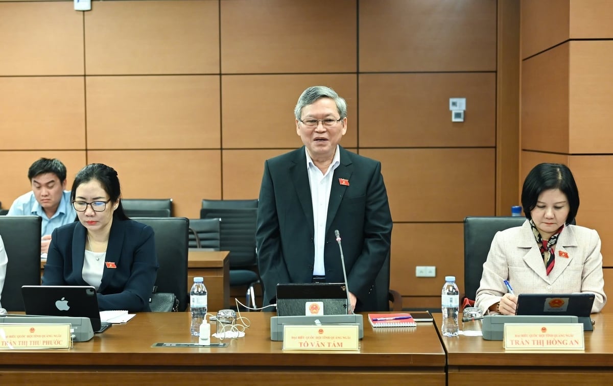 반땀(꽝응아이 대표단) 대표. 사진: 부 히에우. Đại biểu Tô Văn Tám (Đoàn Quảng Ngãi). Ảnh: Vũ Hiếu.